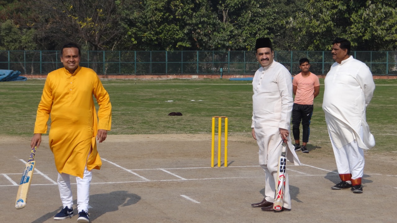 Read more about the article दिल्ली में संतों और उलेमाओं के बीच फ्रेंडली क्रिकेट मैच: एकता और भाईचारे का संदेश पेश किया