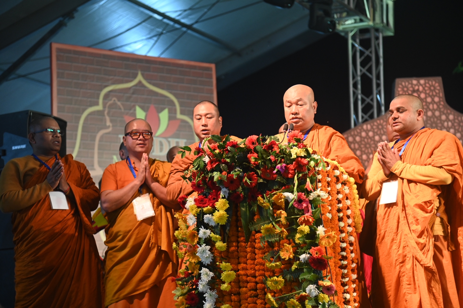 Read more about the article विश्व शांति की कामना :  बोधगया में त्रिदिवसीय बौद्ध महोत्सव संपन्न